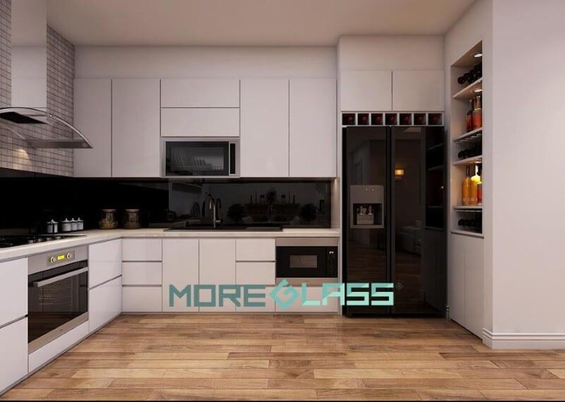 Sắp xếp mẫu kính ốp bếp màu đen cổ điển, sang trọng cho nhà bếp chung cư, nhà ở, biệt thự.