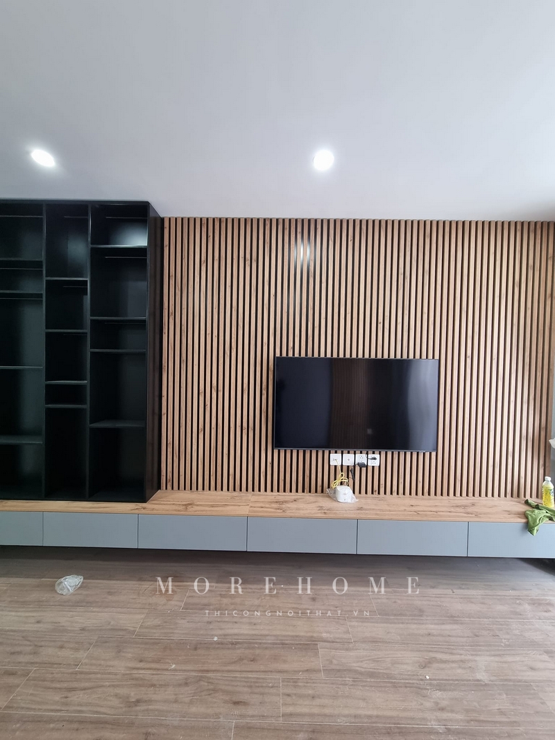 Việc thi công kệ tivi gỗ công nghiệp treo tường sẽ làm nên một không gian trang trí thẩm mỹ hiện đại và tô điểm.